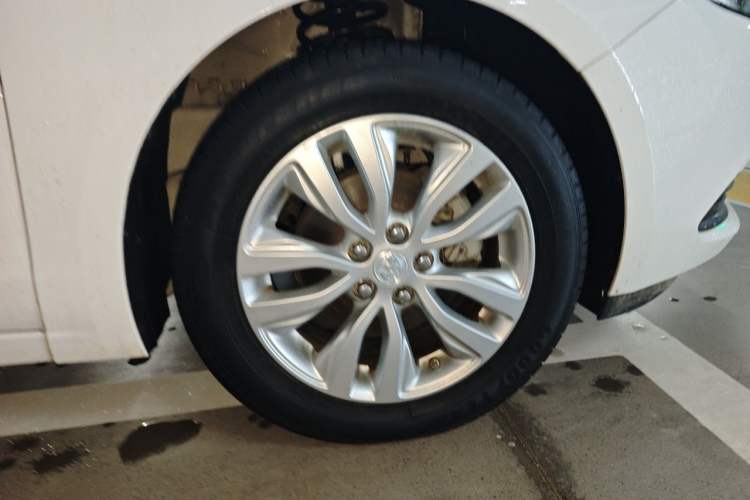 Used Buick GT 2018 15T Manual Elite Version China V Standard Right Front Wheel Hub