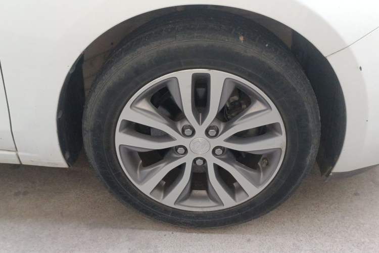 Used Buick GT 2018 18T Automatic Elite Model Right Front Wheel Hub