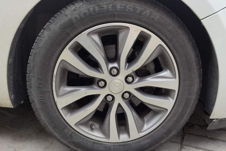 Used Buick GT 2018 18T Automatic Elite Model Right Front Wheel Hub
