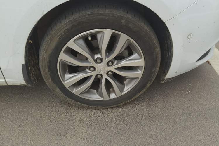 Used Buick GT 2018 18T Automatic Elite Model Right Front Wheel Hub