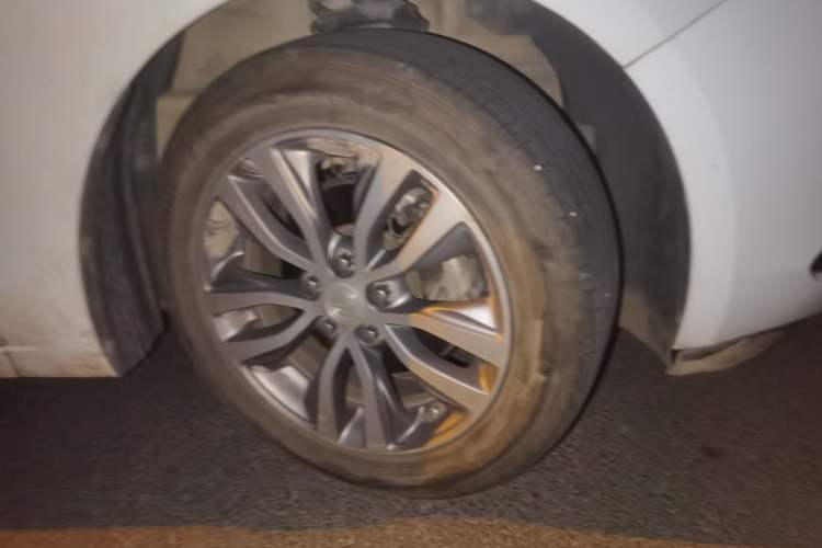 Used Buick GT 2018 18T Automatic Elite Model Right Front Wheel Hub