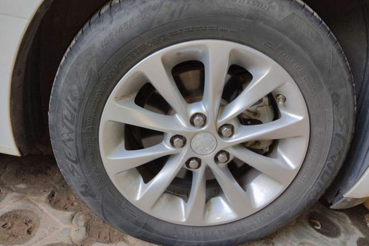 Used Buick GT 2018 15T Dual-Clutch Advanced Model China V Standard Right Front Wheel Hub
