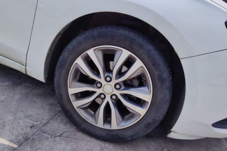 Used Buick GT 2018 18T Automatic Elite Model Right Front Wheel Hub