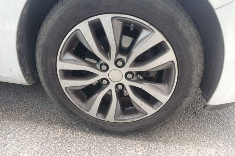 Used Buick GT 2018 18T Automatic Elite Model Right Front Wheel Hub