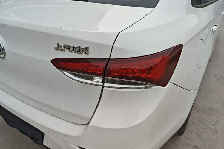 Used Buick GT 2018 18T Automatic Elite Model Right Rear Taillight