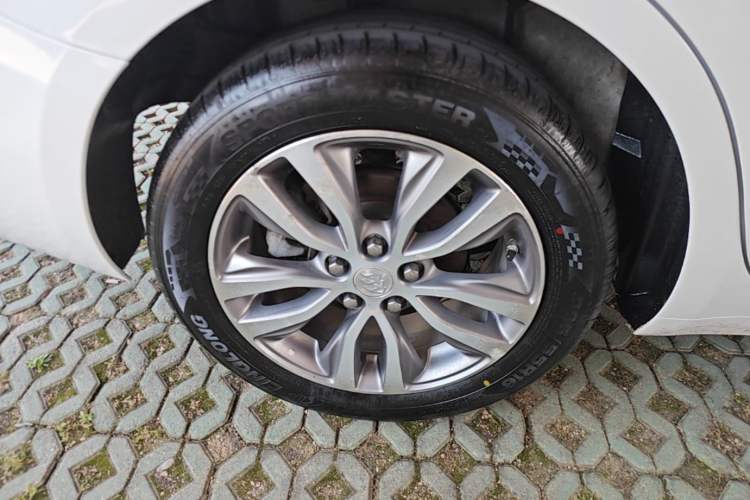 Used Buick GT 2018 18T Automatic Elite Model Right Rear Wheel Hub