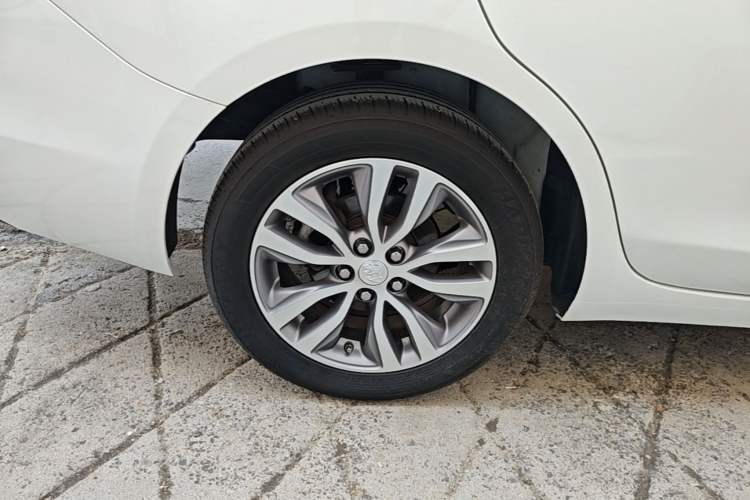 Used Buick GT 2018 18T Automatic Elite Model Right Rear Wheel Hub