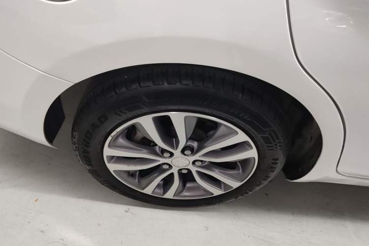 Used Buick GT 2018 18T Automatic Elite Model Right Rear Wheel Hub
