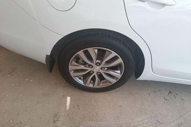 Used Buick GT 2018 18T Automatic Elite Model Right Rear Wheel Hub
