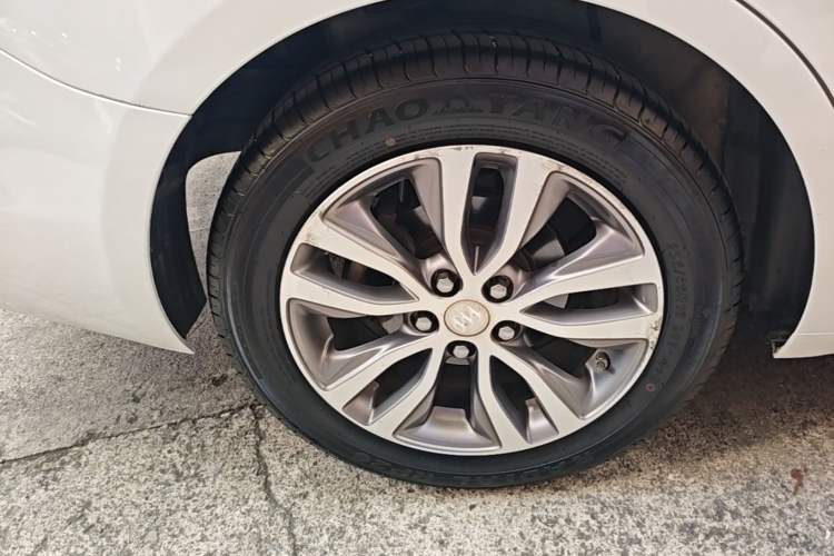 Used Buick GT 2018 18T Automatic Elite Model Right Rear Wheel Hub