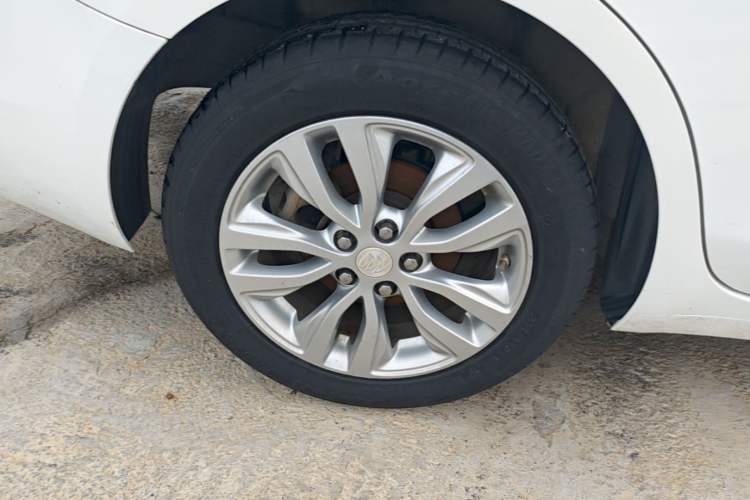 Used Buick GT 2018 15T Dual-Clutch Elite Model China V Standard Right Rear Wheel Hub