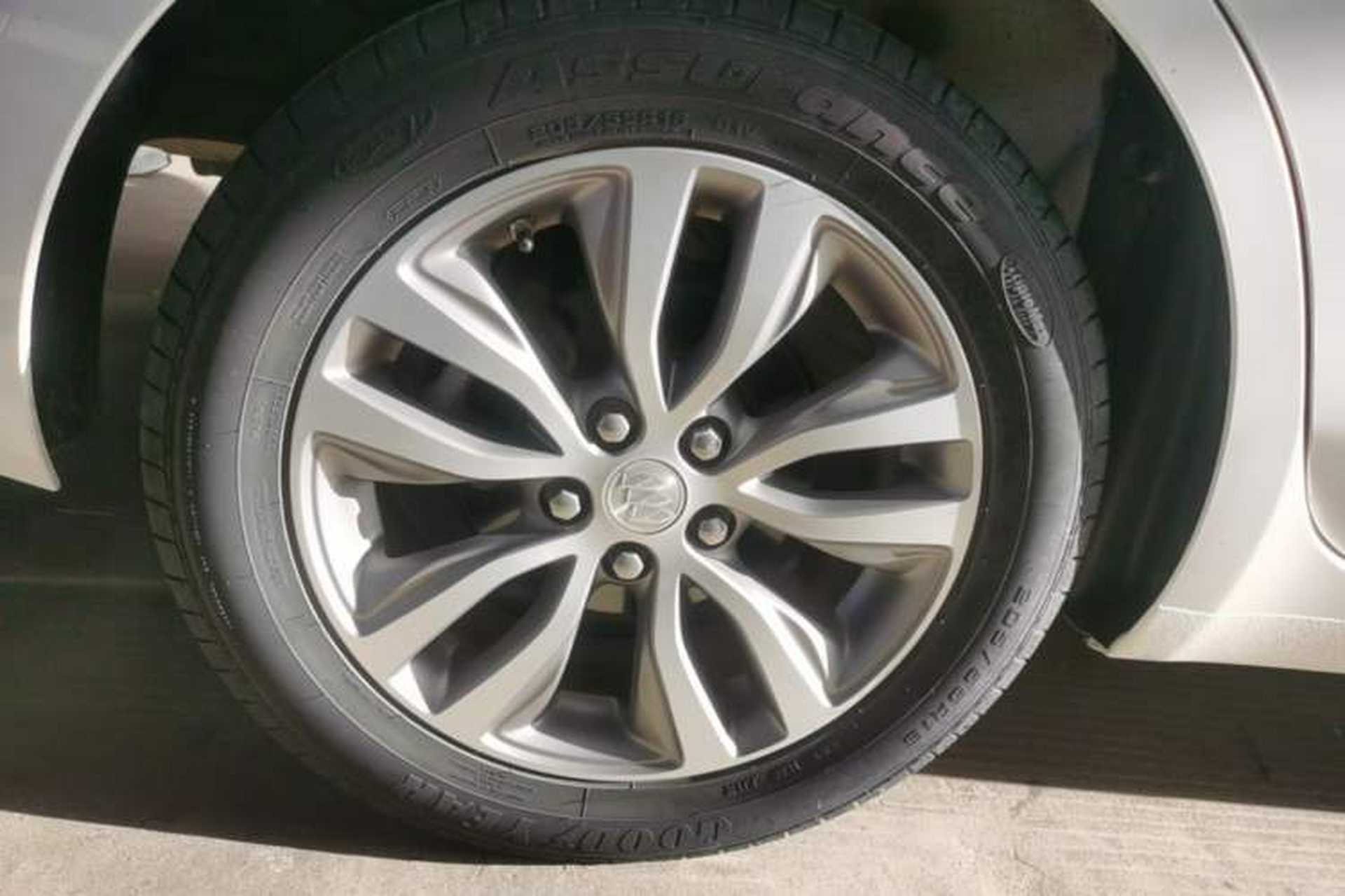 Used Buick GT 2018 18T Automatic Elite Model Right Rear Wheel Hub