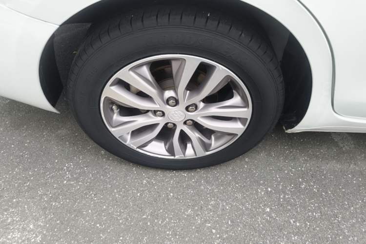 Used Buick GT 2018 18T Automatic Elite Model Right Rear Wheel Hub