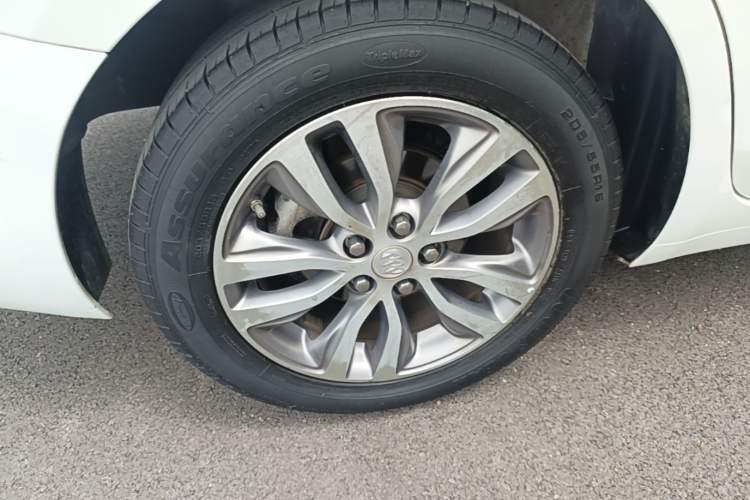 Used Buick GT 2018 18T Automatic Elite Model Right Rear Wheel Hub
