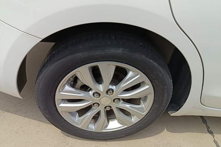 Used Buick GT 2018 15T Manual Elite Version China V Standard Right Rear Wheel Hub