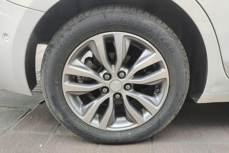Used Buick GT 2018 18T Automatic Flagship Model Right Rear Wheel Hub