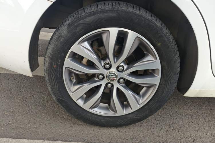 Used Buick GT 2018 18T Automatic Elite Model Right Rear Wheel Hub