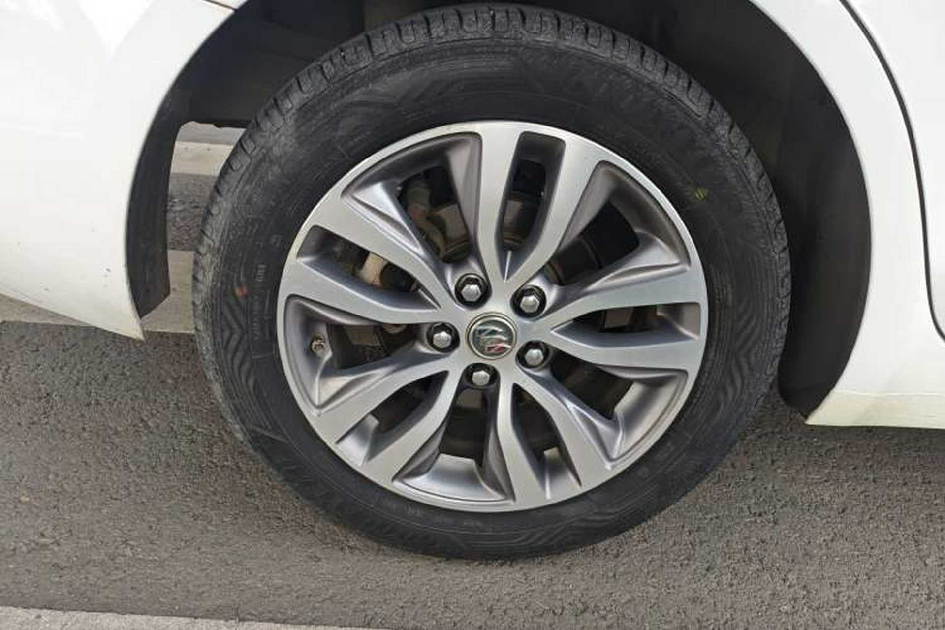 Used Buick GT 2018 18T Automatic Elite Model Right Rear Wheel Hub