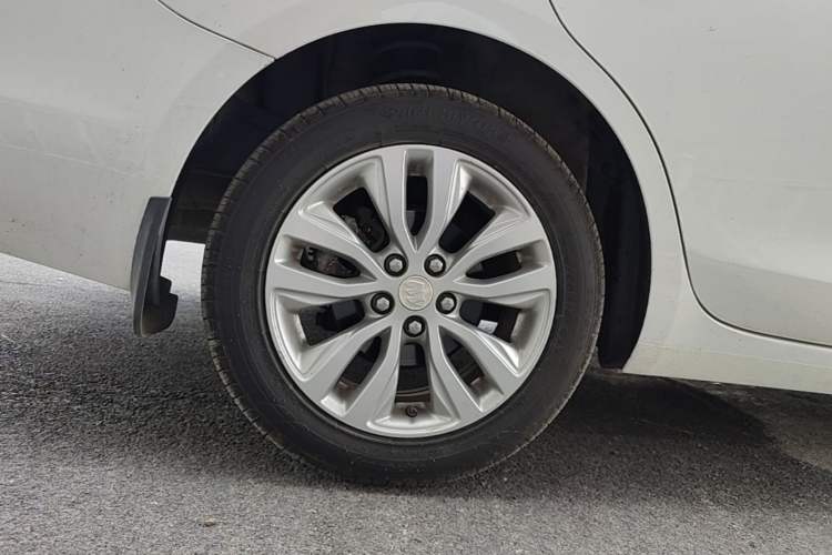 Used Buick GT 2018 15T Manual Elite Version China V Standard Right Rear Wheel Hub