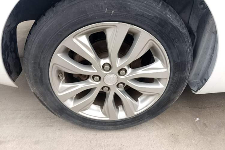 Used Buick GT 2018 15T Dual-Clutch Elite Model China V Standard Right Rear Wheel Hub