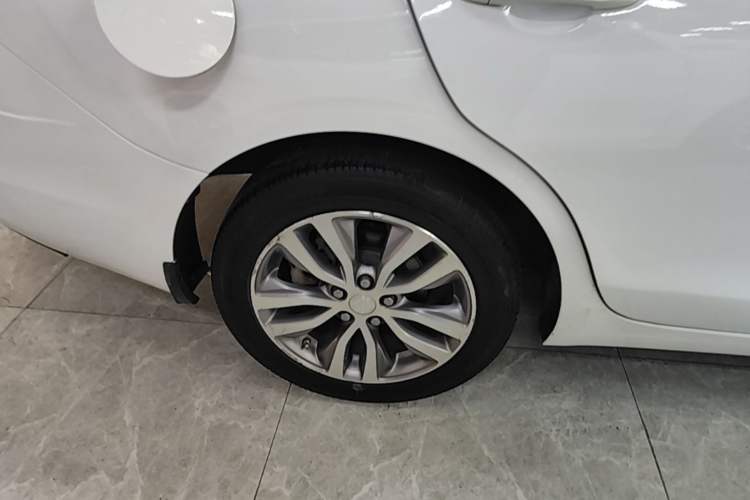 Used Buick GT 2018 18T Automatic Elite Model Right Rear Wheel Hub