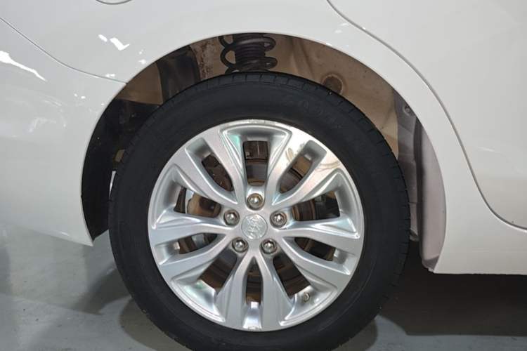 Used Buick GT 2018 15T Dual-Clutch Elite Model China V Standard Right Rear Wheel Hub