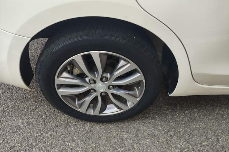 Used Buick GT 2018 18T Automatic Elite Model Right Rear Wheel Hub