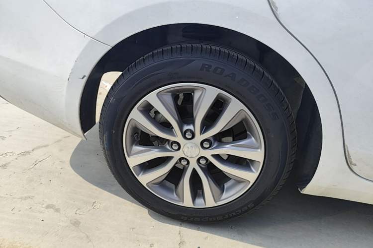 Used Buick GT 2018 18T Automatic Elite Model Right Rear Wheel Hub