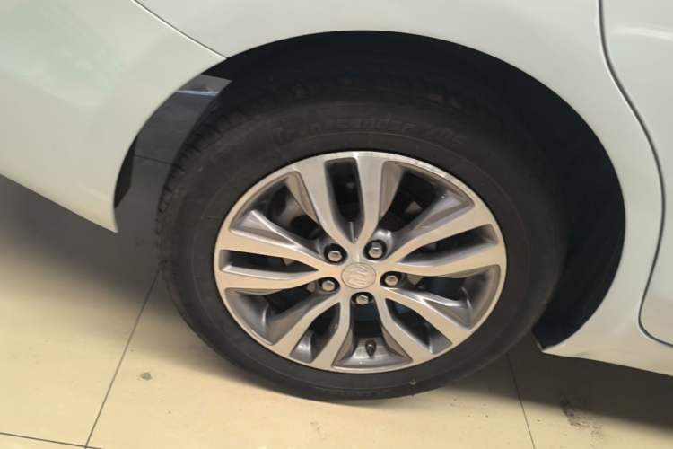 Used Buick GT 2018 18T Automatic Elite Model Right Rear Wheel Hub