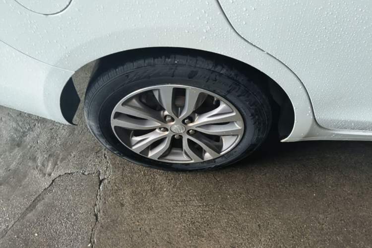 Used Buick GT 2018 18T Automatic Elite Model Right Rear Wheel Hub