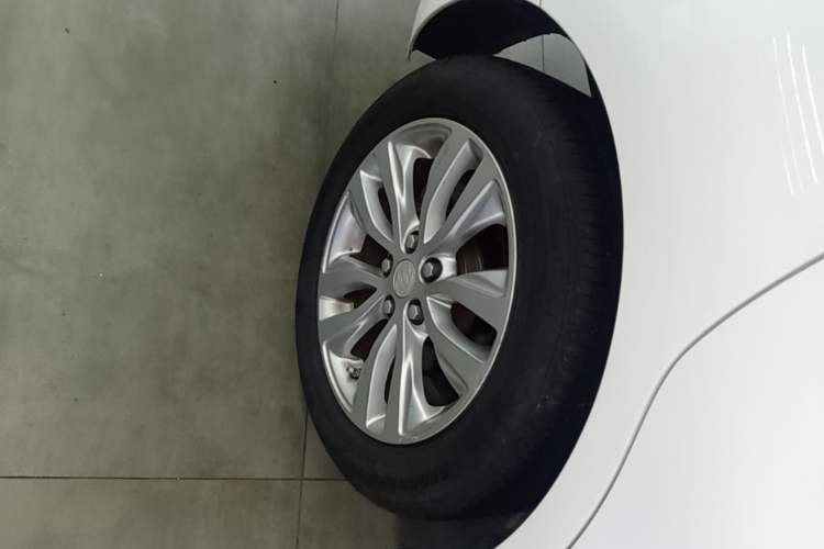 Used Buick GT 2018 18T Automatic Elite Model Right Rear Wheel Hub