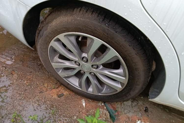 Used Buick GT 2018 18T Automatic Elite Model Right Rear Wheel Hub
