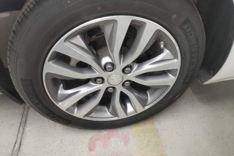 Used Buick GT 2018 18T Automatic Elite Model Right Rear Wheel Hub