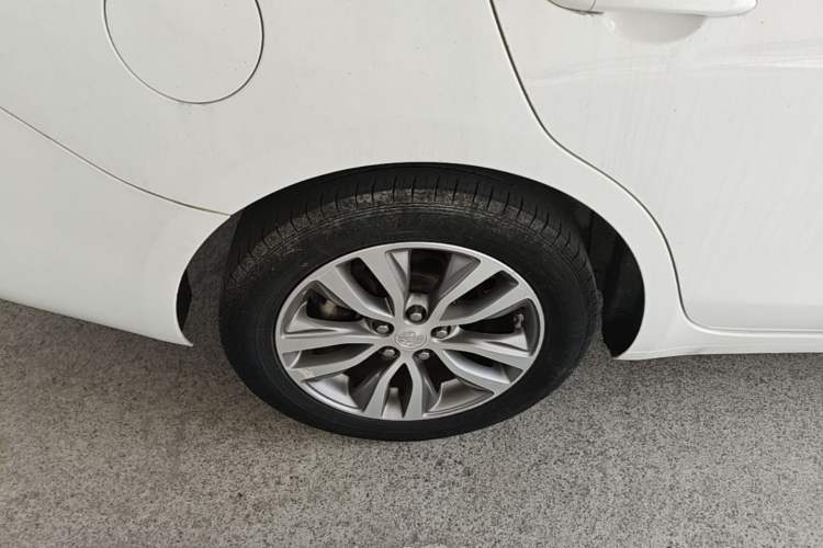 Used Buick GT 2018 18T Automatic Elite Model Right Rear Wheel Hub