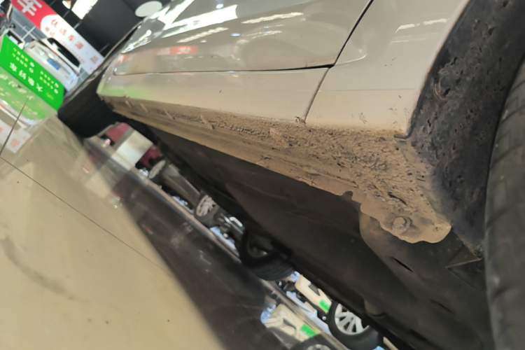 Used Buick GT 2018 18T Automatic Elite Model Right Side Sill