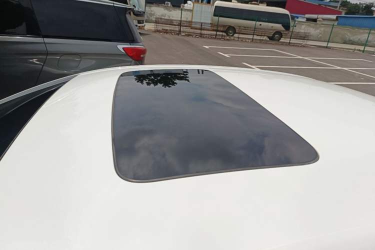 Used Buick GT 2018 18T Automatic Elite Model Roof