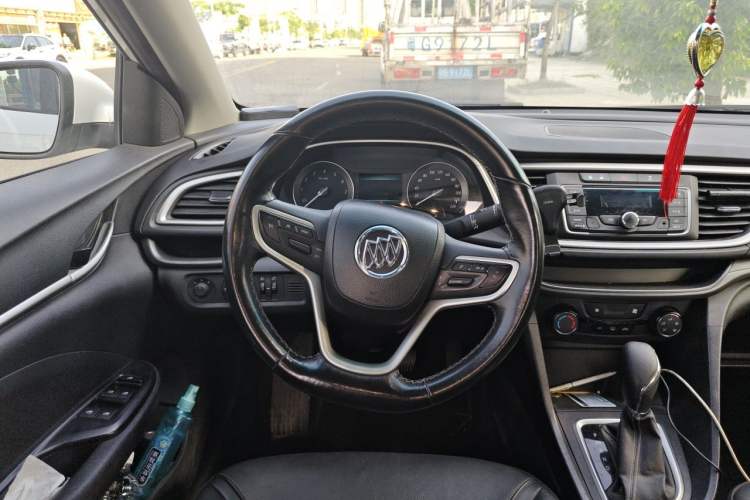 Used Buick GT 2018 18T Automatic Elite Model Steering Wheel