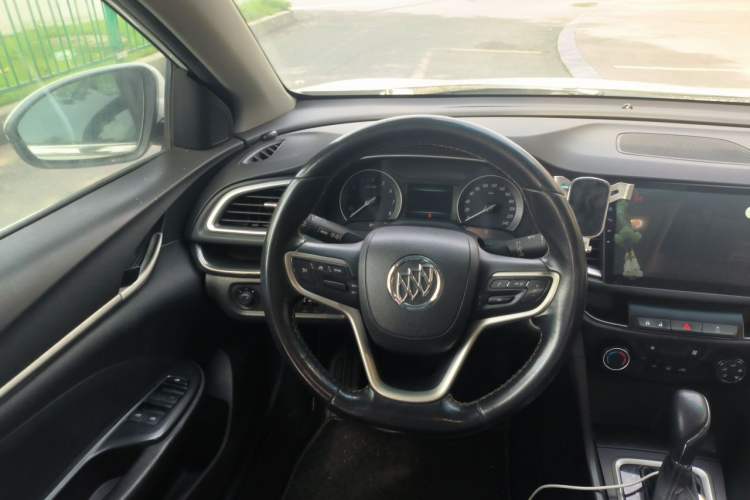 Used Buick GT 2018 18T Automatic Elite Model Steering Wheel