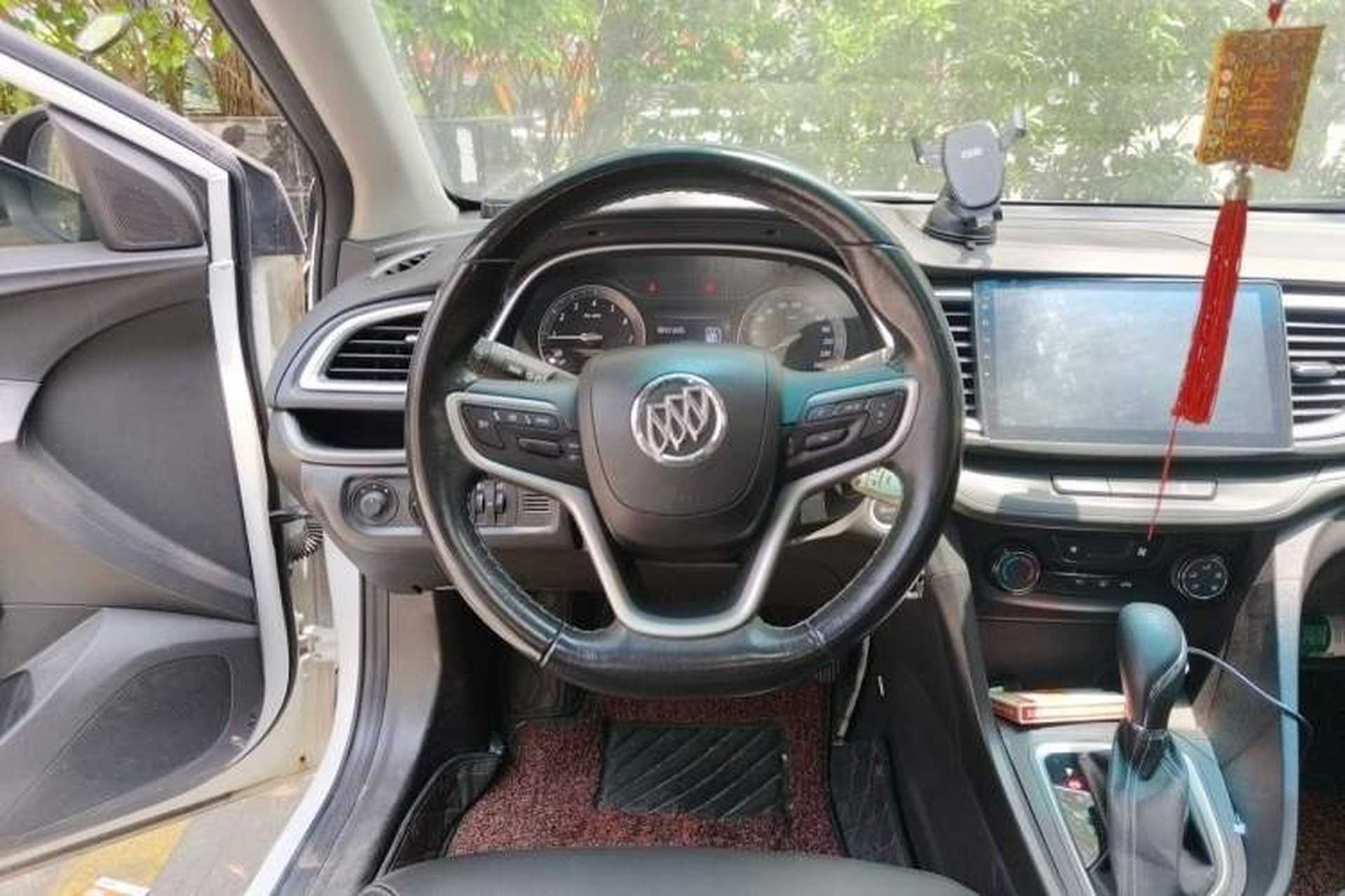 Used Buick GT 2018 18T Automatic Elite Model Steering Wheel