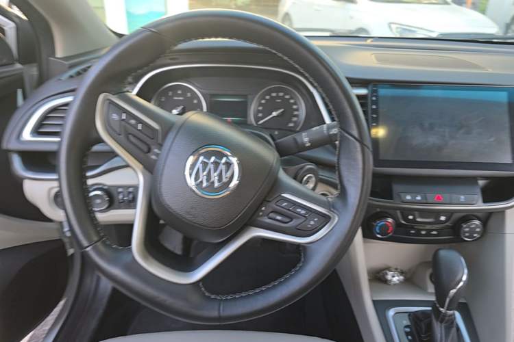 Used Buick GT 2018 15T Dual-Clutch Elite Model China V Standard Steering Wheel