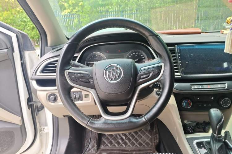 Used Buick GT 2018 15T Dual-Clutch Elite Model China V Standard Steering Wheel