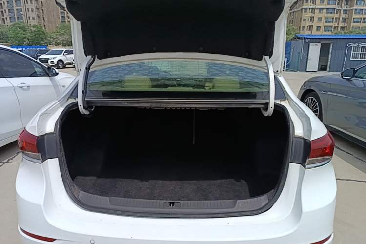 Used Buick GT 2018 15T Manual Elite Version China V Standard Trunk