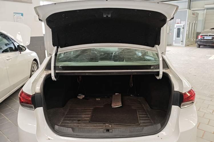 Used Buick GT 2018 15T Manual Entry-Level Version China V Standard Trunk
