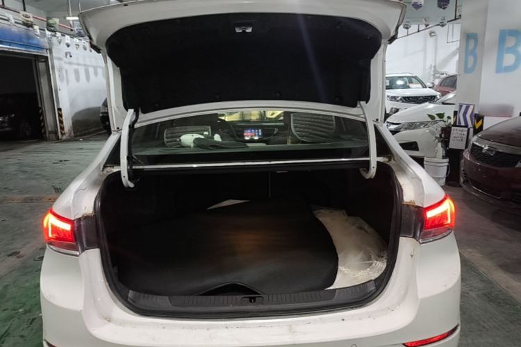 Used Buick GT 2018 15T Manual Elite Version China V Standard Trunk