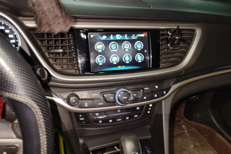 Used Buick GT 2018 18T Automatic Flagship Model Audio And AC Panel