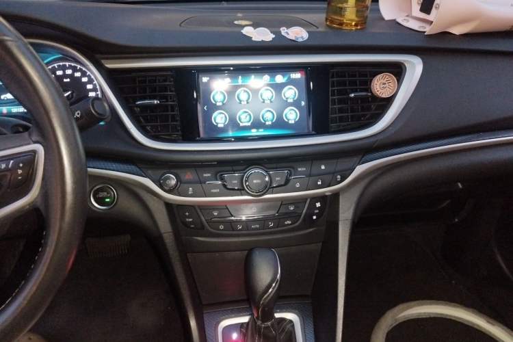 Used Buick GT 2018 18T Automatic Flagship Model Audio And AC Panel