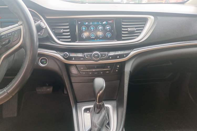 Used Buick GT 2018 18T Automatic Flagship Model Audio And AC Panel