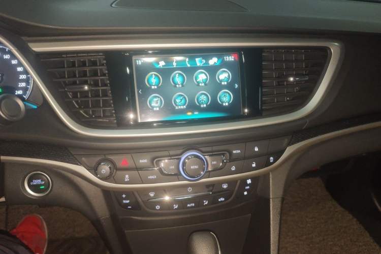 Used Buick GT 2018 18T Automatic Flagship Model Audio And AC Panel