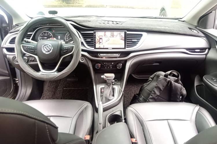 Used Buick GT 2018 18T Automatic Elite Model Center Console