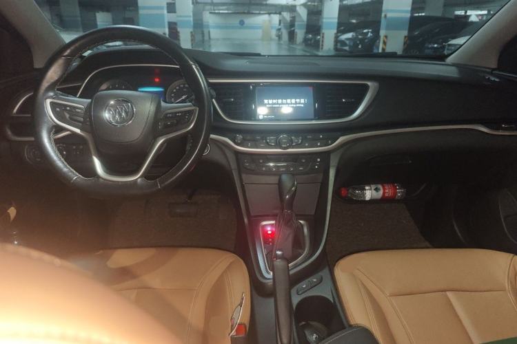 Used Buick GT 2018 18T Automatic Flagship Model Center Console